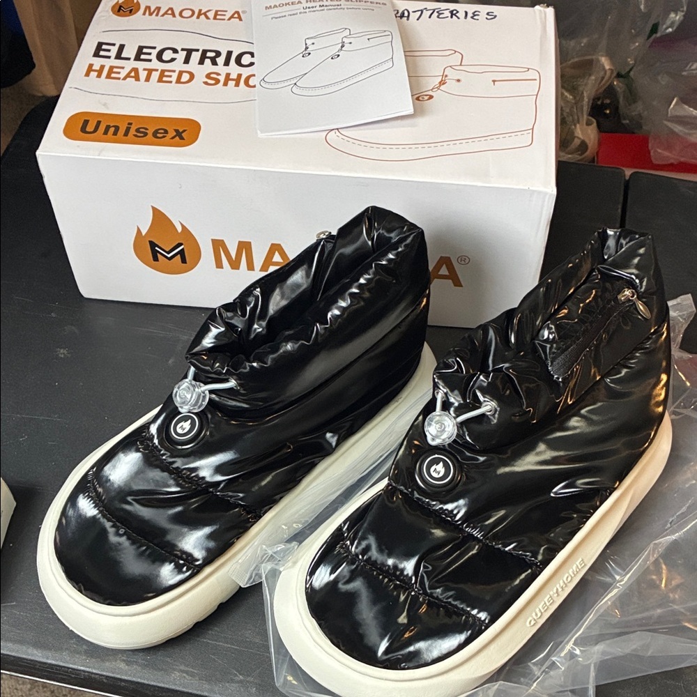 Black Heated Winter Boots​